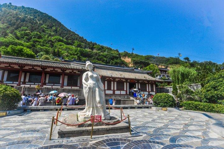 Small Group Tour: Terracotta Warriors and Horses and Huaqing Hot Spring