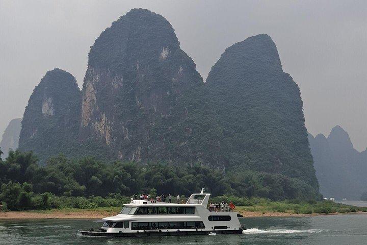 Full-Day Guilin Li-River Cruise and Yangshuo Liusanjie Show Private Tour
