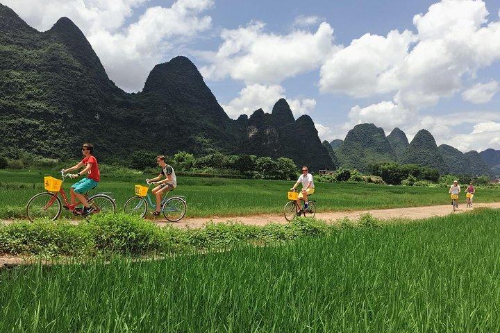 1-day Guilin Li River Cruise and Yangshuo Sightseeing Private Tour