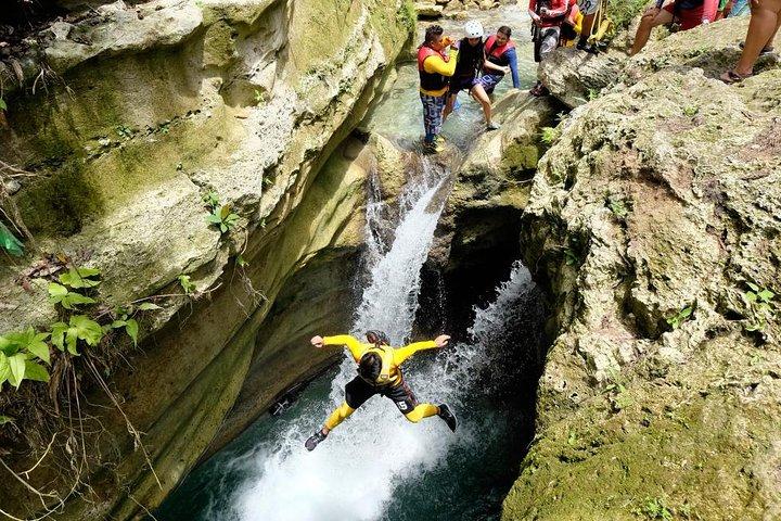 Canyoneering in Kawasan Badian Tour with Lunch & Transportation