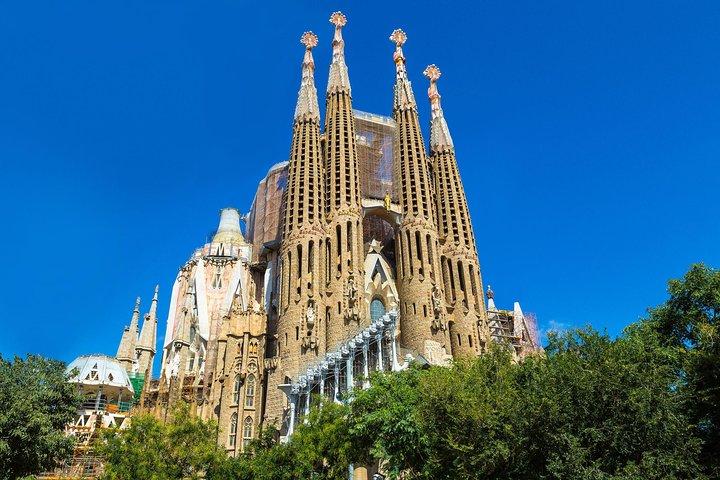 Sagrada Familia Guided Tour with Towers Access