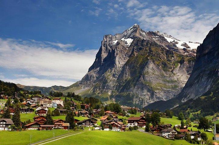 Swiss Alps: Interlaken and Grindelwald Day Trip from Zurich