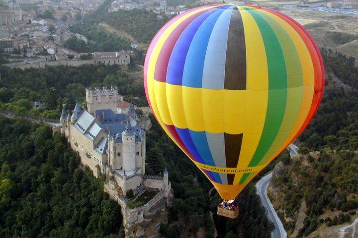 Private Balloon Ride for 2 in Segovia with Optional Transportation from Madrid