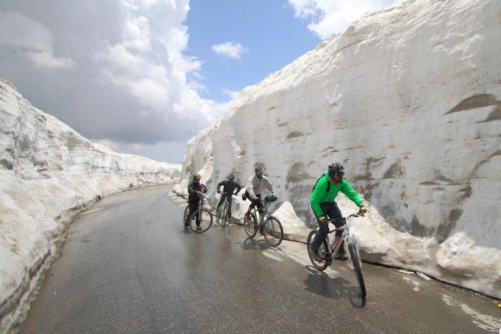 Multi-Day Trip Himalayan Cycling Expedition from Manali to Leh