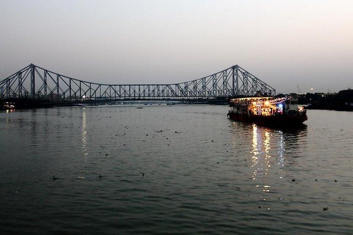 Guided Kolkata Sightseeing Trip by Car, Walk & Sunset Cruise Excursion Trip