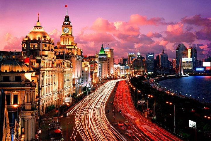 Private Evening Tour: VIP Huangpu River Cruise and Shanghai Lights