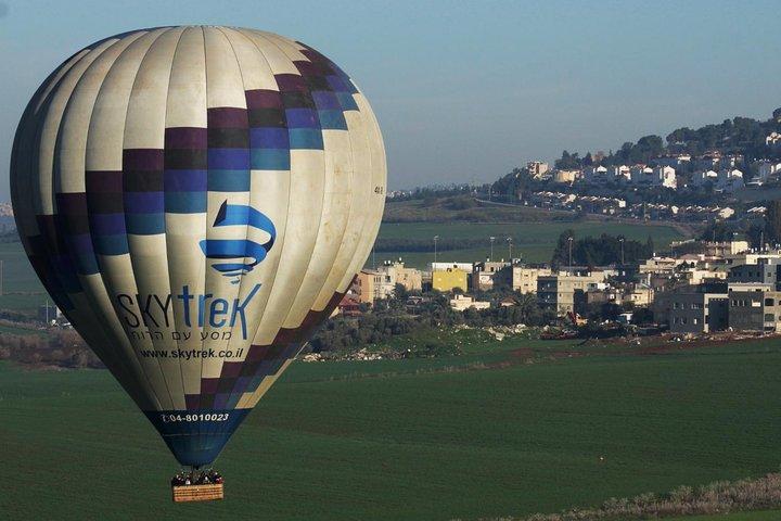 Hot Air Balloon Flight package! Champagne, morning snacks and crazy Souvenirs!