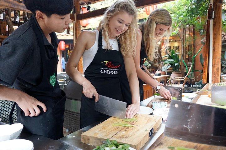 Half-Day Chengdu Courtyard Cooking Class with Local Market Visit