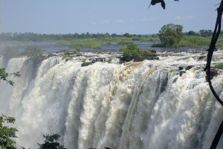 Victoria Falls Airport Pvt Transfers, Sundowner Cruise & Tour of the Falls Combo