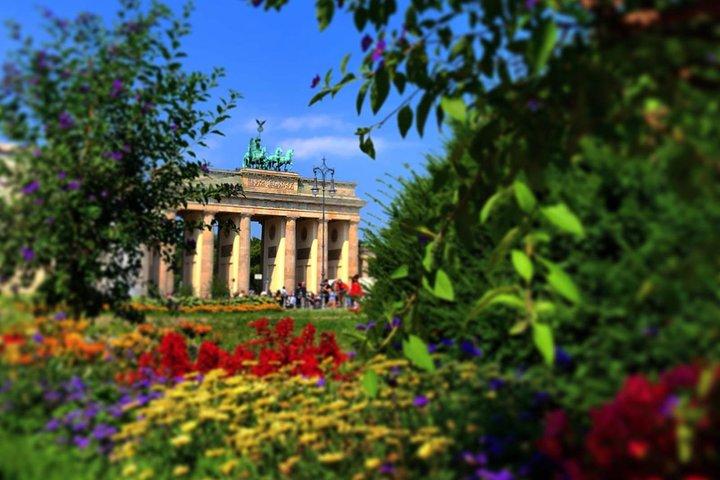 Private Walking Tour of Berlin with Round-Trip Transportation from Warnemünde