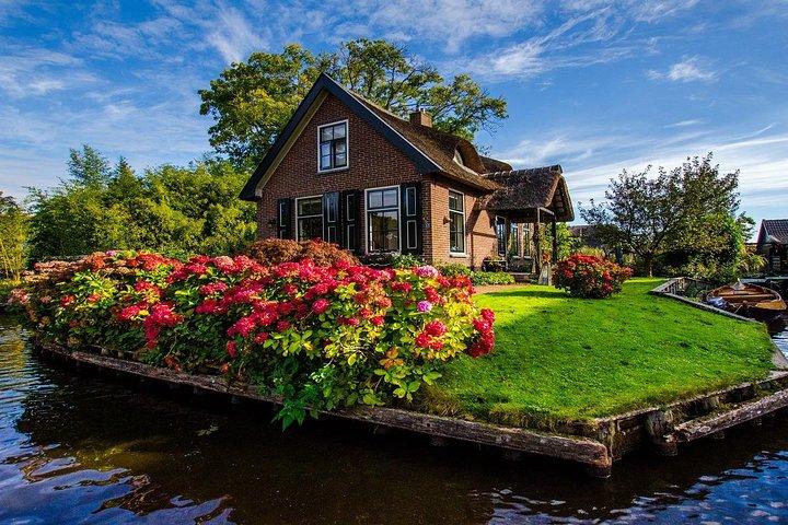 Giethoorn Day Trip from Amsterdam with Boatride