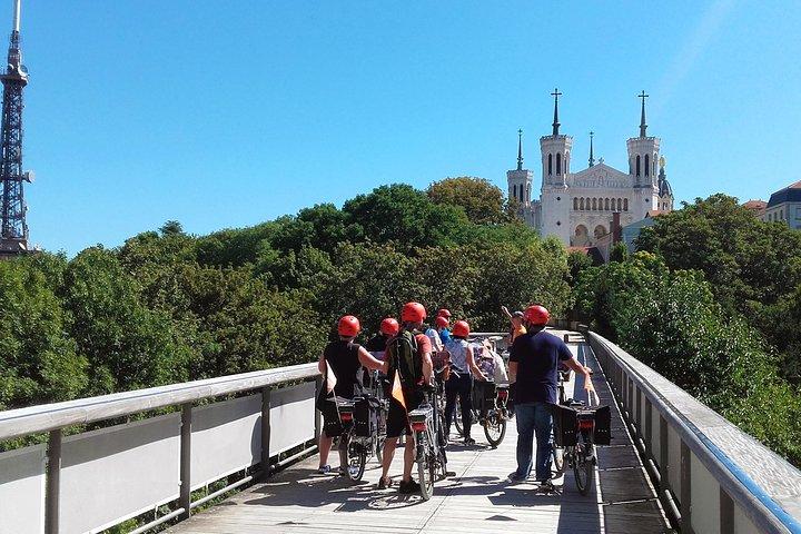 Lyon Electric Bike Tour including Food Tasting with a Local Guide