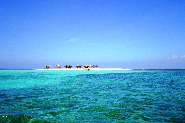 Full-Day Tour to Punta Rucia and Cayo Arena with Snorkeling