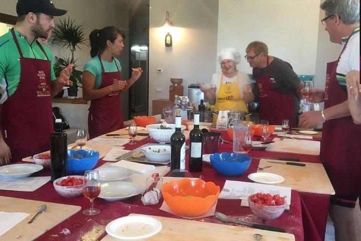 Umbria Traditional Cooking Class in Assisi countryside