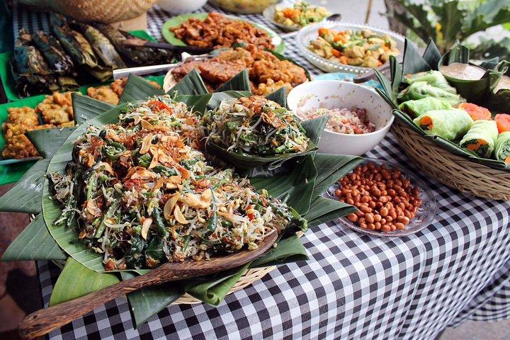 PRIVATE Balinese Cooking Class in a Traditional Family Home