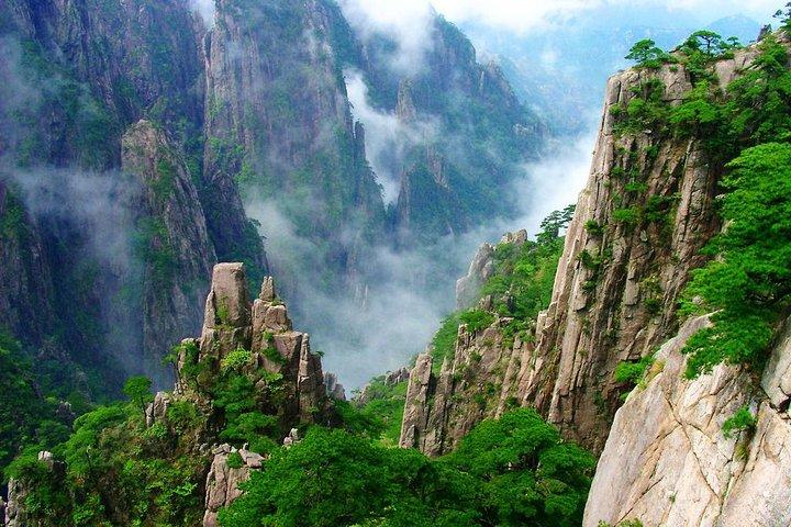 Private 2-Night Huangshan Tour Combo Package
