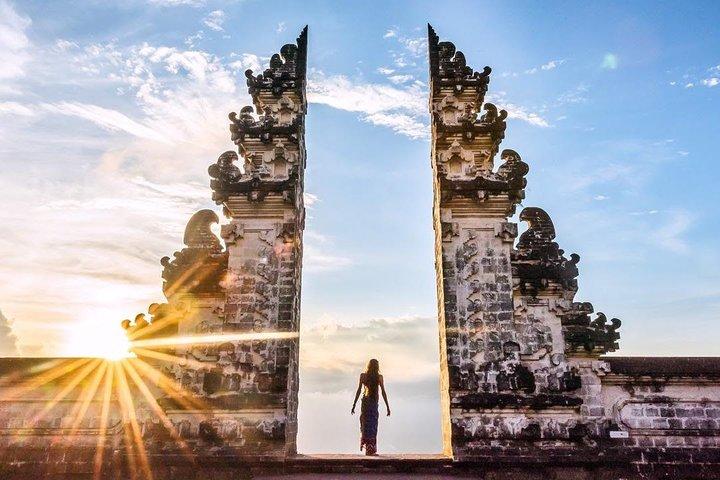East Bali Tour: Gate of Heaven, Water Palace, Sleeping Gajah