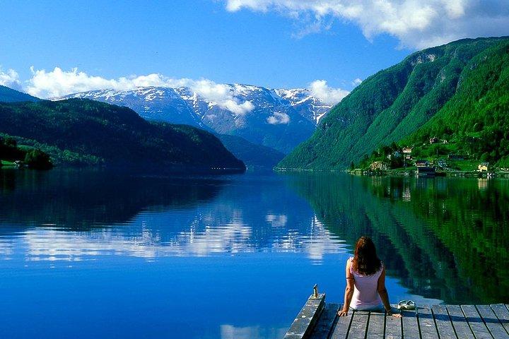 Bergen: Private Full-Day Roundtrip to Hardangerfjord with cruise