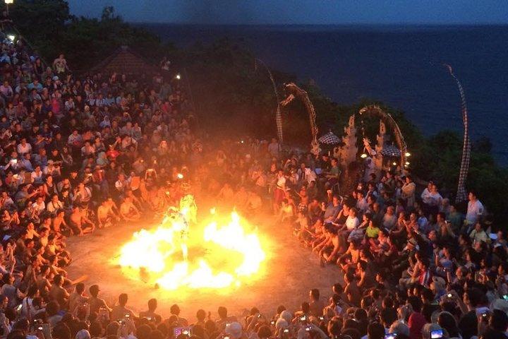 Private Uluwatu Temple and Kecak Fire Dance Evening Tour in Jimbaran Bay