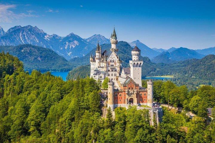 Neuschwanstein Castle, Ettal Abbey and Oberammergau Private Tour from Munich