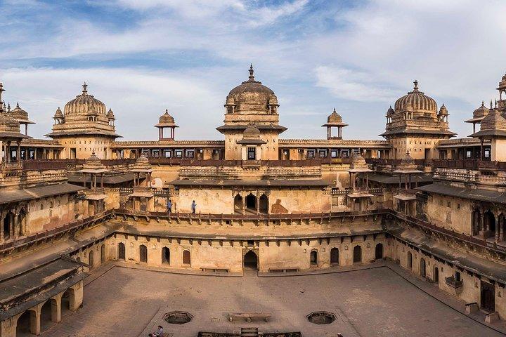 Cycling Tour in Orchha Cenotaphs & Orchha Wildlife Sanctuary 