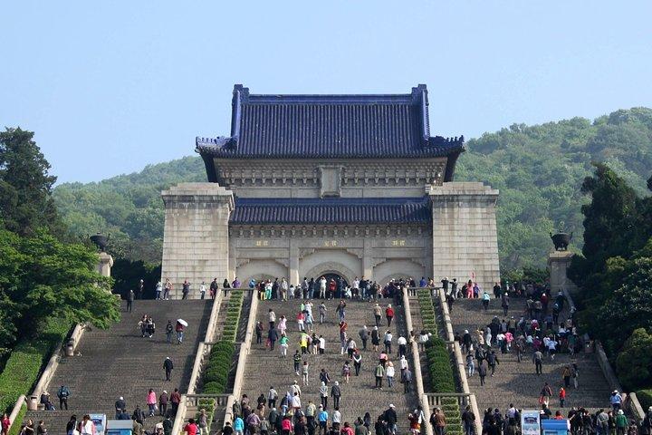 Private Nanjing Day Tour to Sun Yat-Sen's Mausoleum, Ming Xiaoling Tomb and Confucius Temple