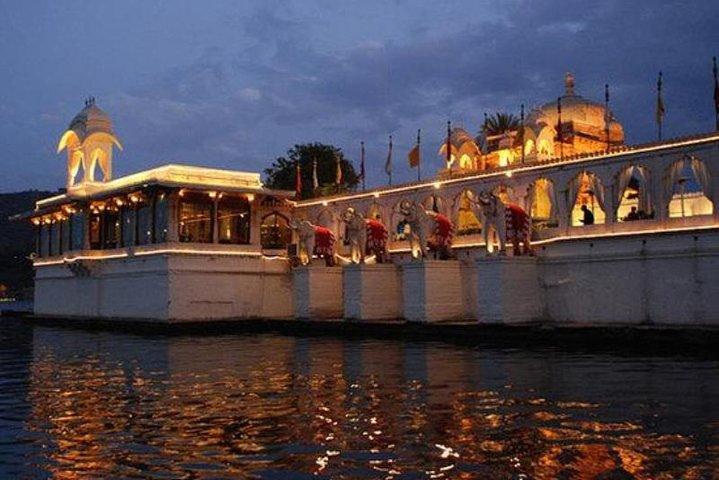 Dinner at Jag Mandir Island with Boat Ride on Lake Pichola - Udaipur