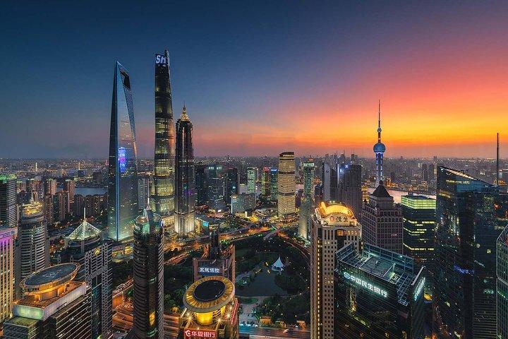Shanghai Private Tour with River Cruise, Shanghai Tower, and Lunch or Dinner