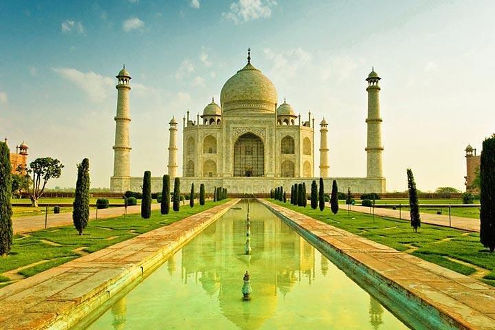 2-Day Tour to The Taj Mahal, Agra from Kolkata with Both side Commercial Flights