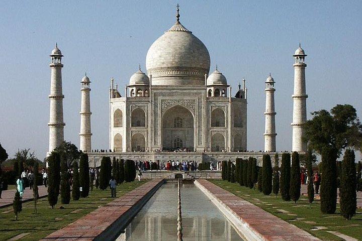  2-Day Tour to The Taj Mahal, Agra from Kolkata with Both Side Commercial Flight
