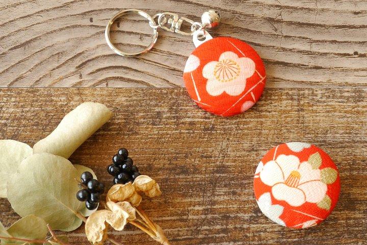 Make unique items with Kimono fabric Kimono fabric badge + Kimono fabric keyring
