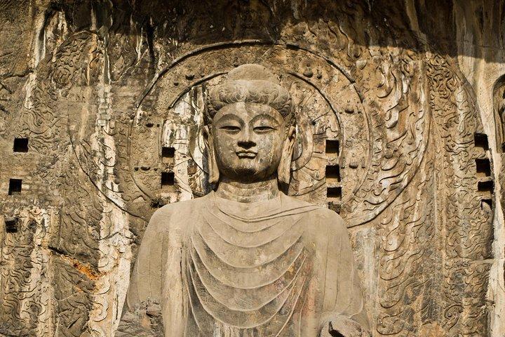 Private Day Tour of Luoyang Shaolin Temple and Longmen Grottoes Including Lunch