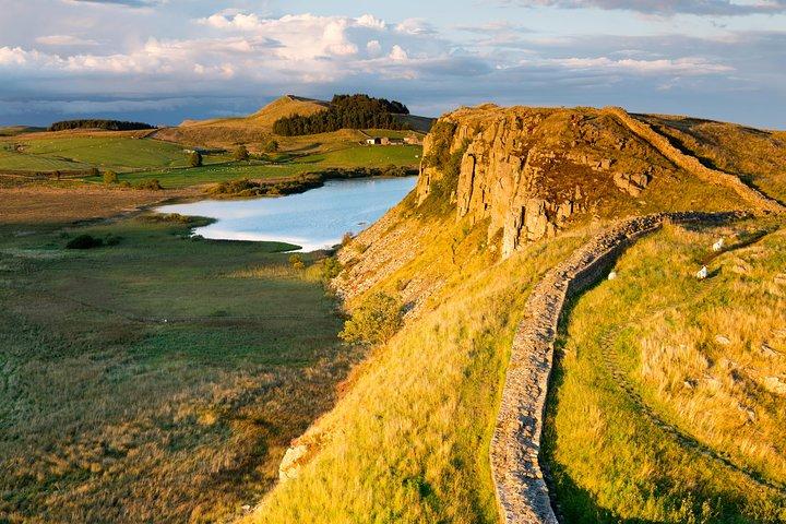 Hadrian's Wall & The Borders Tour from Edinburgh Incl. Admission
