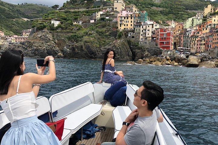 Private Boat Tour Along the Cinque Terre 