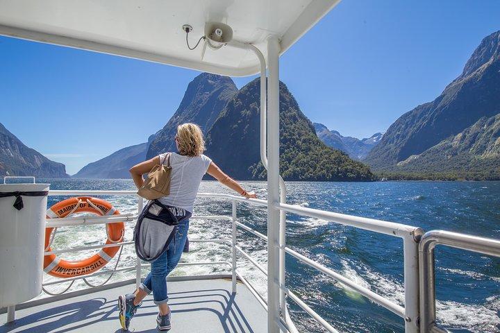 Milford Sound Day Tour and Cruise from Queenstown 