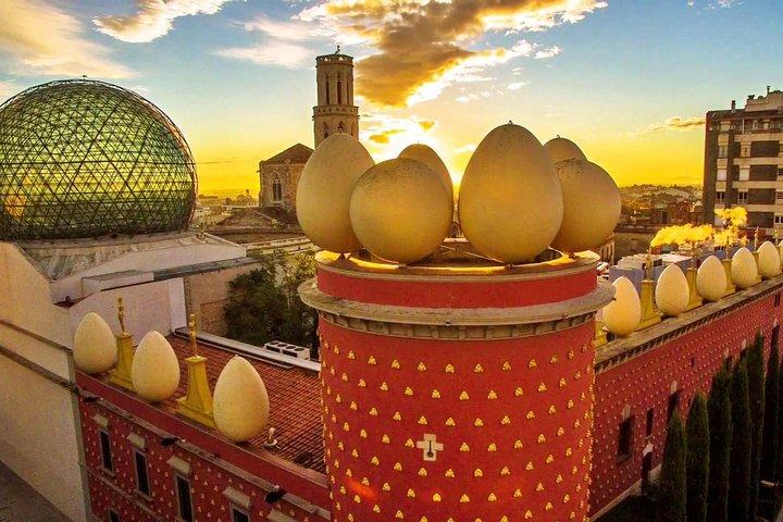 Girona and Dali Museum Small Group Tour with Hotel Pick-up from Barcelona