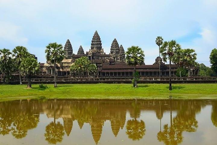 Angkor Wat 2-Day Tour from Bangkok