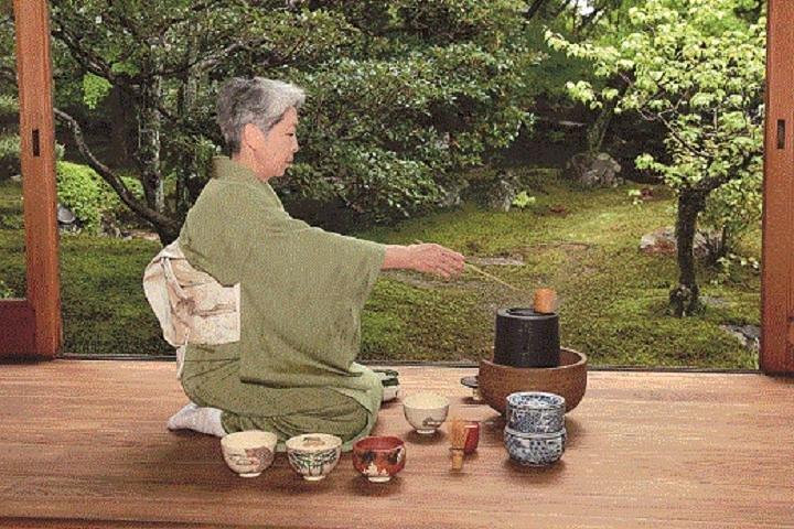 KYOTO Tea Ceremony with kimono near by Daitokuji 