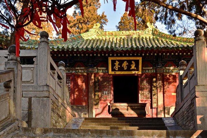 Private Day Tour to Shaolin Temple and Longmen Grottoes from Zhengzhou