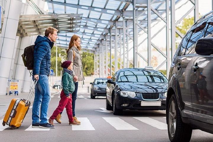 Bucharest Otopeni Airport OTP to Bucharest City Center Hotel - private transfer