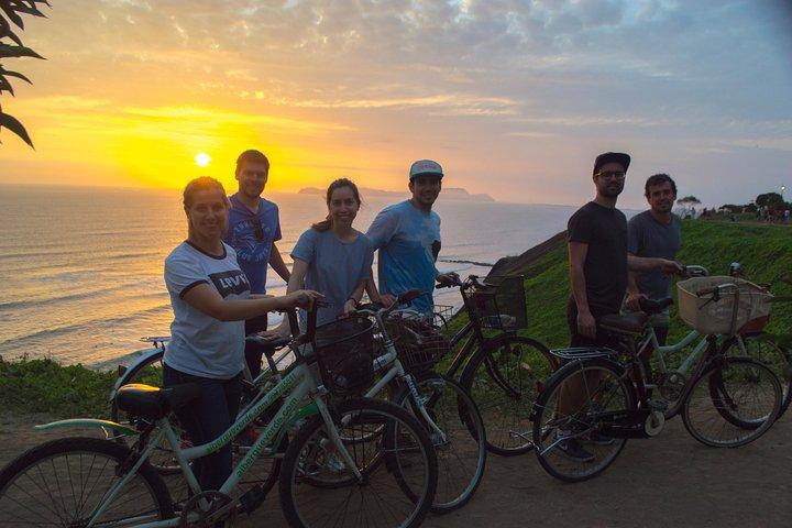 Lima Bike Tour Miraflores - Barranco + Huaca Pucllana!
