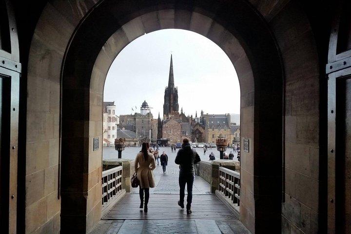 Edinburgh Castle Guided Walking Tour in English