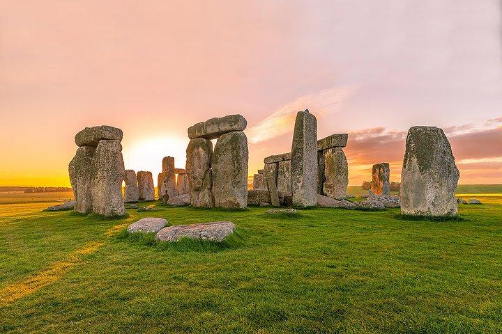 Stonehenge, Avebury, Cotswolds. Small guided day tour from Bath (Max 14 persons)