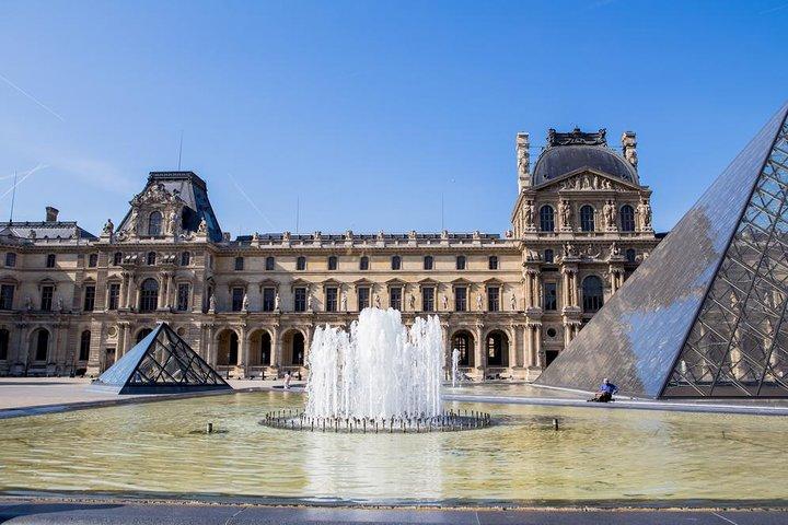 Louvre Museum Masterpieces Guided Tour with Reserved Access