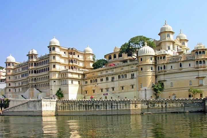 Private Full-Day Udaipur City Sightseeing Tour with Optional Guide