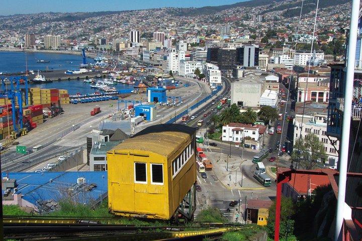Santiago: Full day tour to Valparaiso and Viña del Mar city