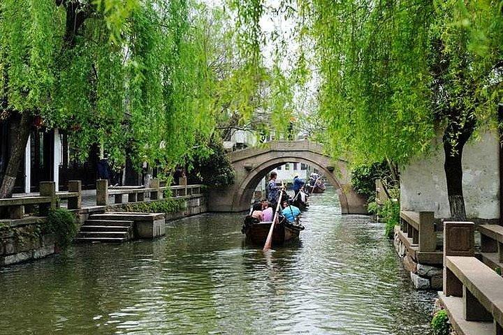 Tongli and Zhouzhuang Water Town Private Day Tour from Suzhou