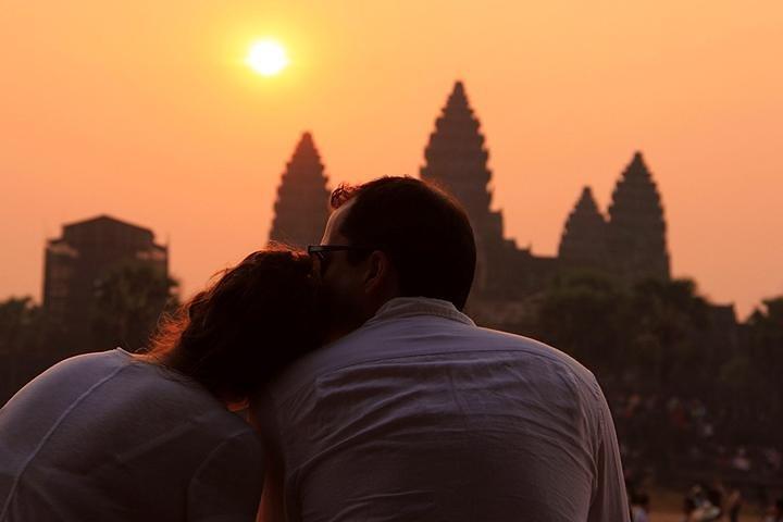 Angkor Sunrise Jeep Tour - Inclusive Breakfast & Lunch 