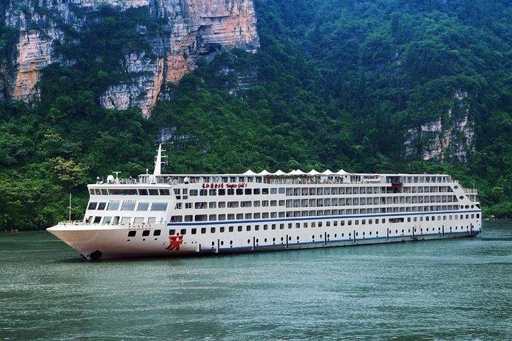Yangtze River Cruise from Chongqing to Yichang Downstream in 4 Days 3 Nights
