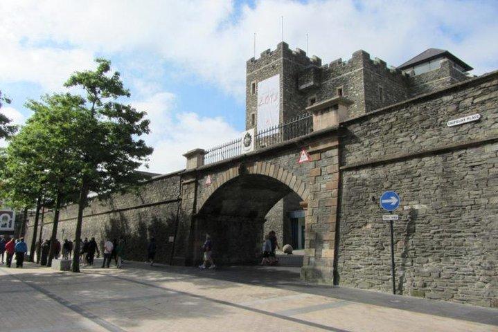 Derry Londonderry Private Luxury Full Day Tour From Belfast